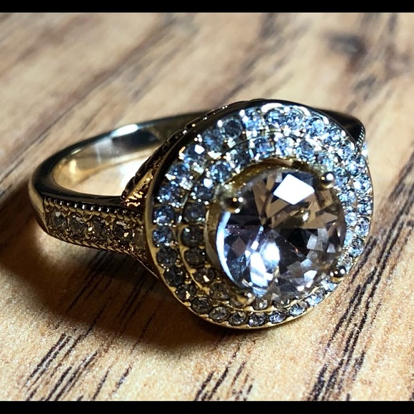 Gold-tone CZ / Yellow center-stone Cocktail Fashion Ring - Picture 3 of 10